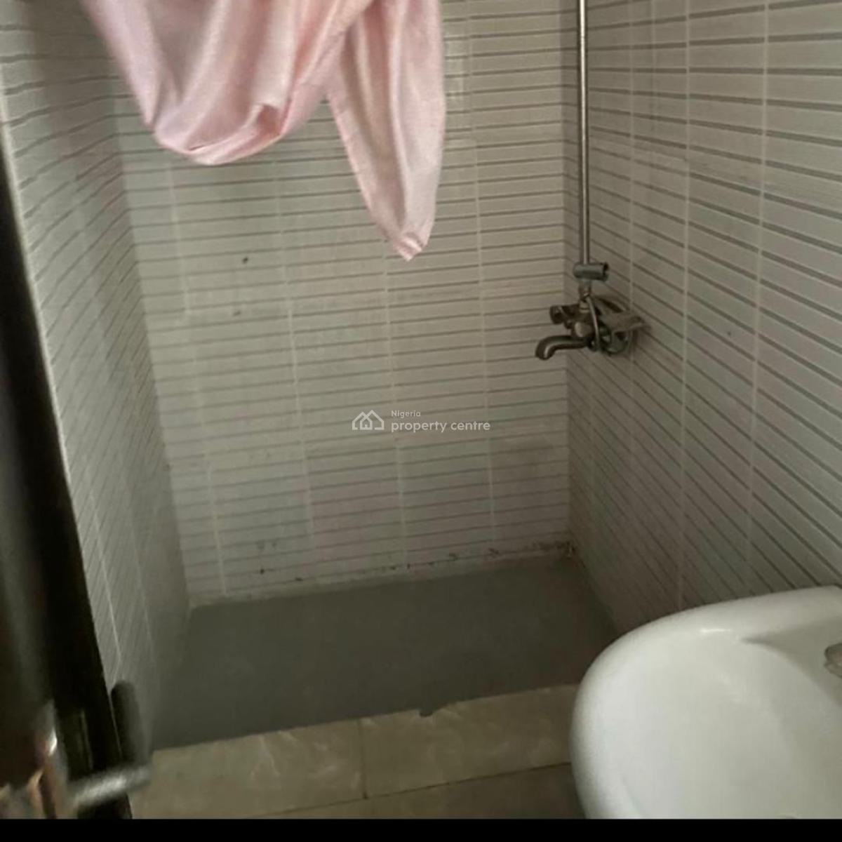 Spacious 3 Bedroom Flat, Chevron, Lekki Expressway, Lekki, Lagos, Flat / Apartment for Sale