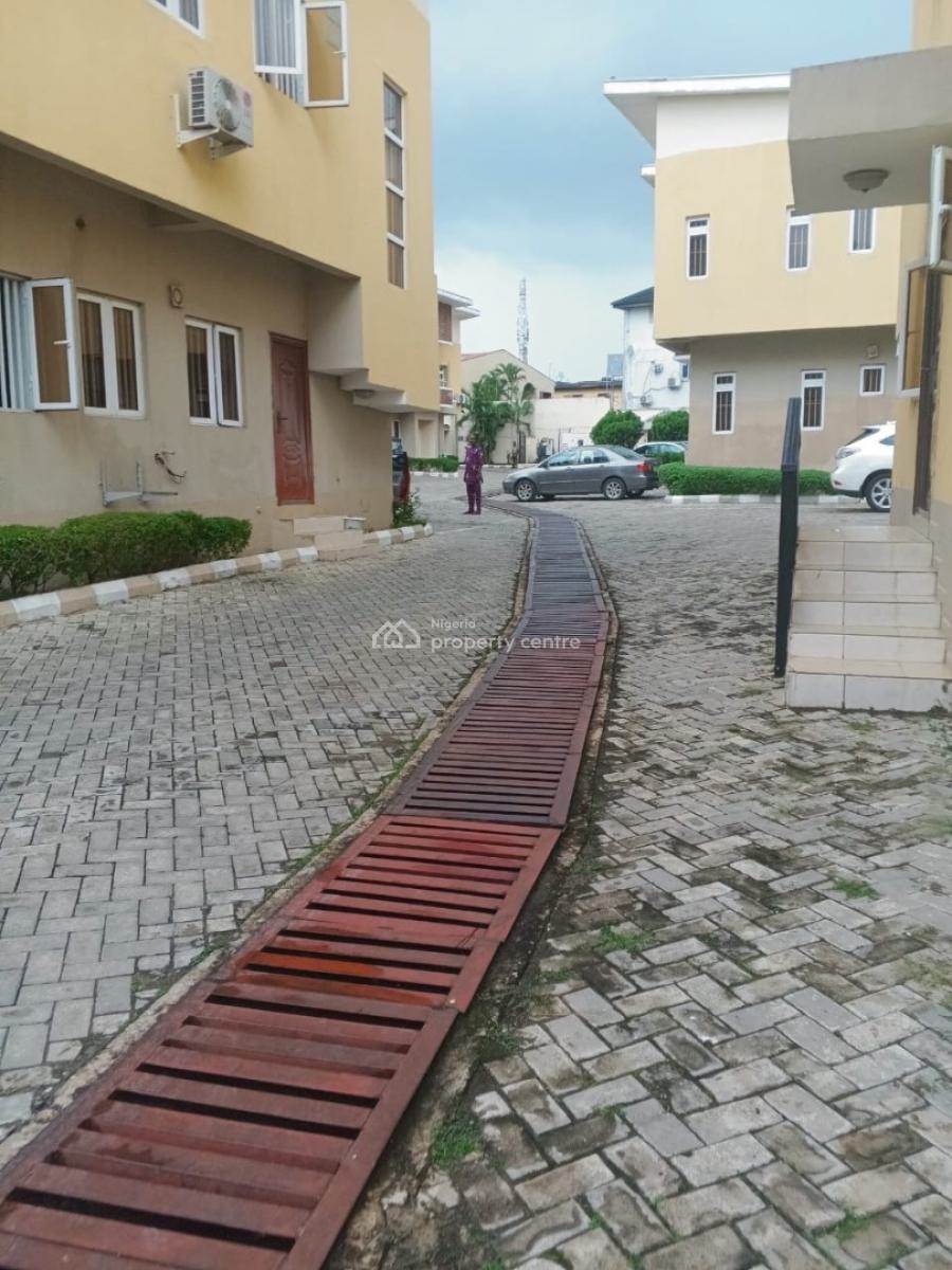 Luxurious 5 Bedroom Townhome in a Secured and Serviced Estate, Adeniyi Jones, Ikeja, Lagos, House for Sale