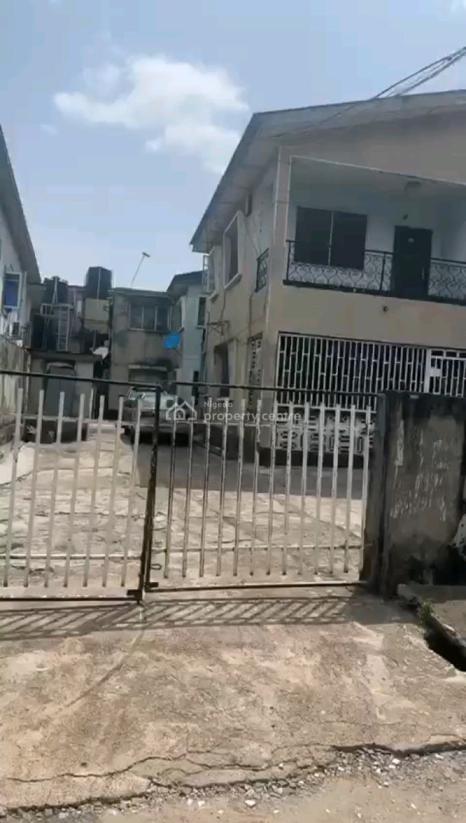 a Solid Block of 4 Flats of 2 Numbers of 3 Bedroom Flat, Obanikoro, Shomolu, Lagos, Block of Flats for Sale