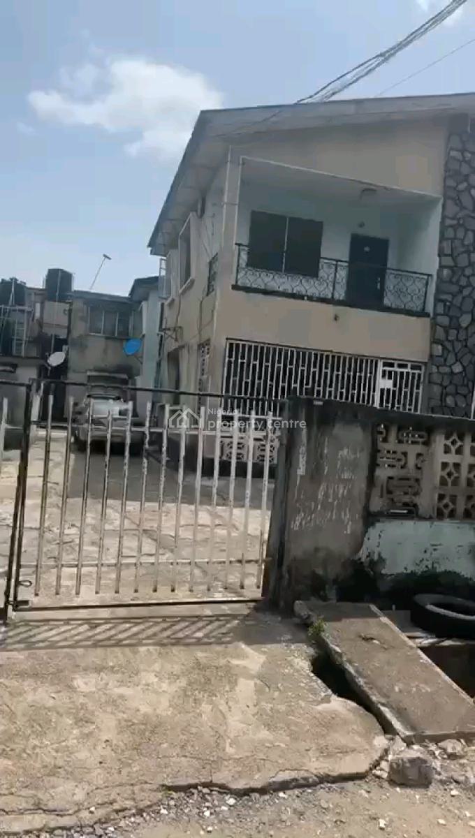 a Solid Block of 4 Flats of 2 Numbers of 3 Bedroom Flat, Obanikoro, Shomolu, Lagos, Block of Flats for Sale