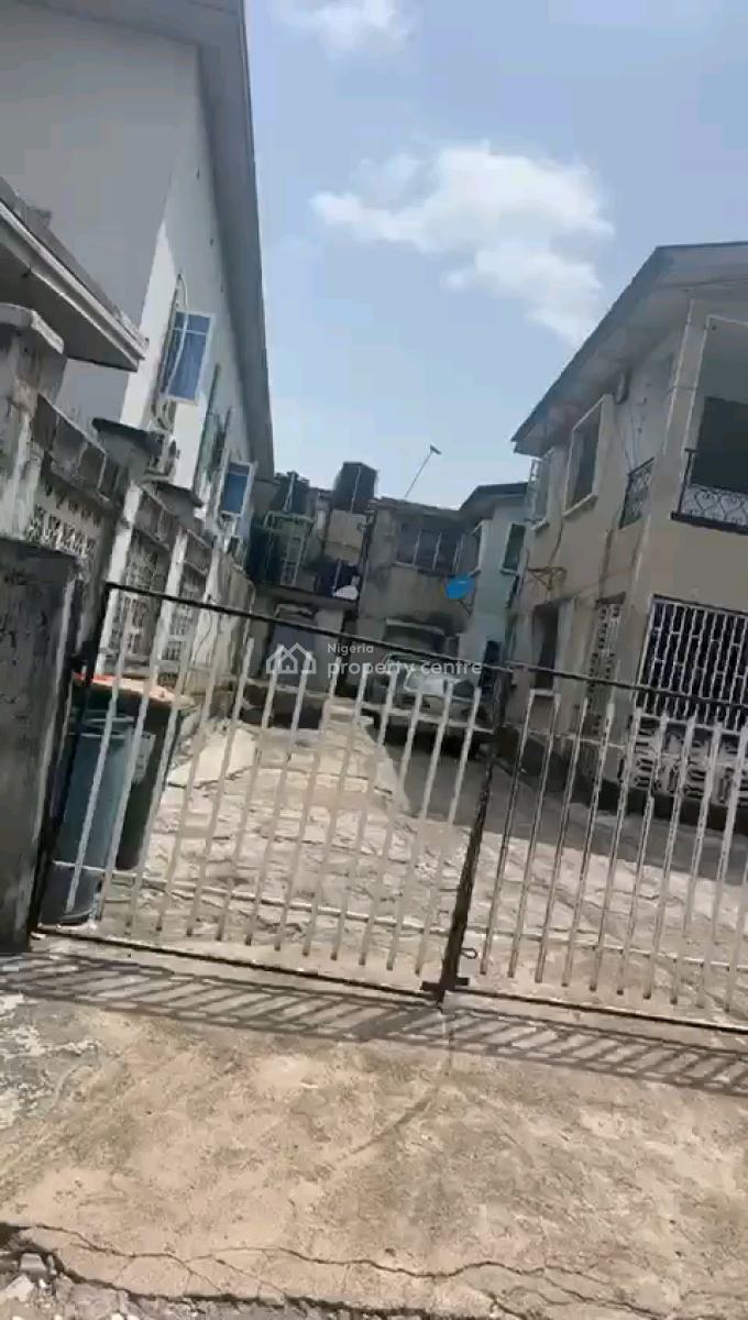 a Solid Block of 4 Flats of 2 Numbers of 3 Bedroom Flat, Obanikoro, Shomolu, Lagos, Block of Flats for Sale