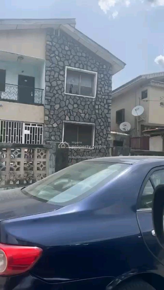 a Solid Block of 4 Flats of 2 Numbers of 3 Bedroom Flat, Obanikoro, Shomolu, Lagos, Block of Flats for Sale