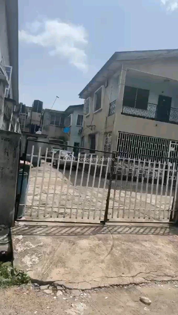 a Solid Block of 4 Flats of 2 Numbers of 3 Bedroom Flat, Obanikoro, Shomolu, Lagos, Block of Flats for Sale