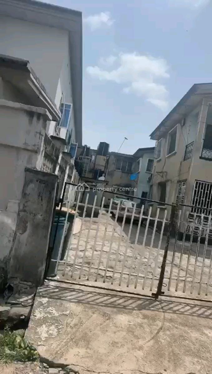 a Solid Block of 4 Flats of 2 Numbers of 3 Bedroom Flat, Obanikoro, Shomolu, Lagos, Block of Flats for Sale