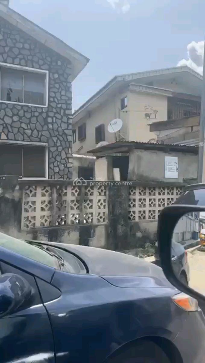 a Solid Block of 4 Flats of 2 Numbers of 3 Bedroom Flat, Obanikoro, Shomolu, Lagos, Block of Flats for Sale