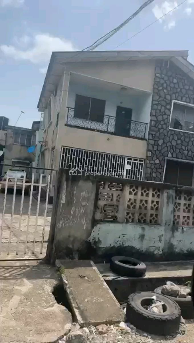 a Solid Block of 4 Flats of 2 Numbers of 3 Bedroom Flat, Obanikoro, Shomolu, Lagos, Block of Flats for Sale