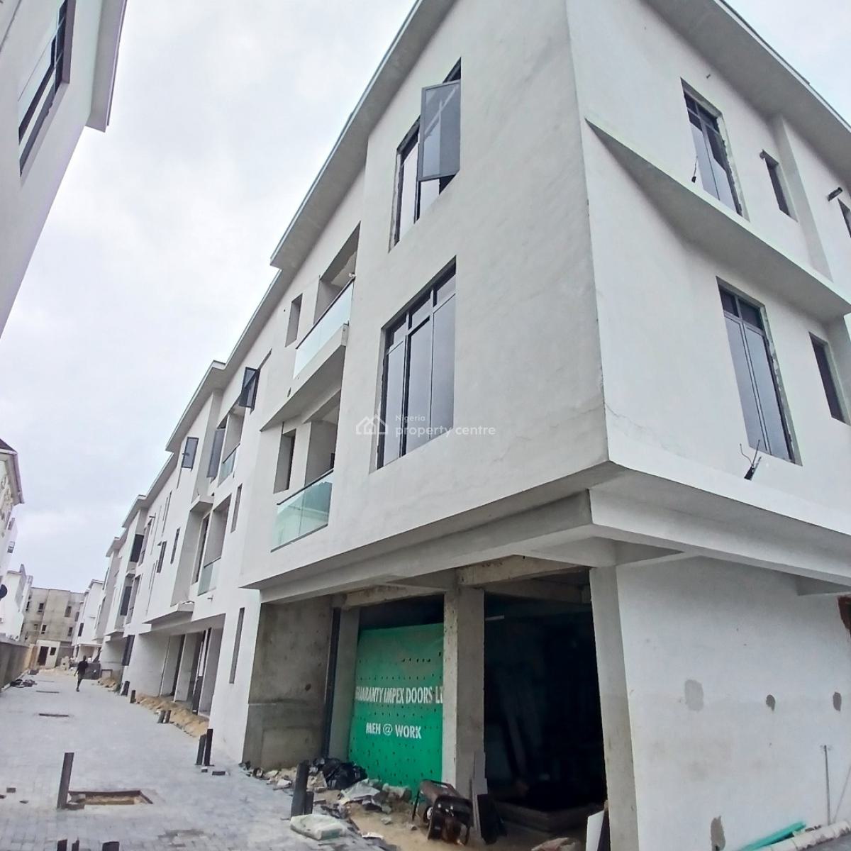 Very Spaciously Built  3 Bedroom Luxury Apartment, Lekki Phase 1, Lekki, Lagos, Flat / Apartment for Sale