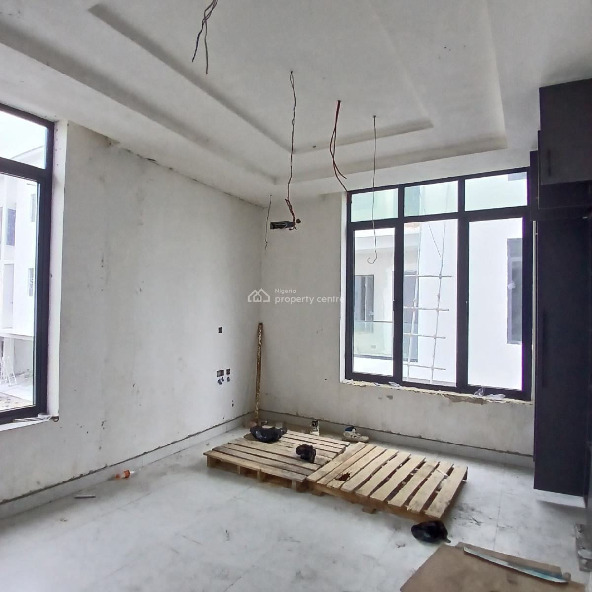 Very Spaciously Built  3 Bedroom Luxury Apartment, Lekki Phase 1, Lekki, Lagos, Flat / Apartment for Sale