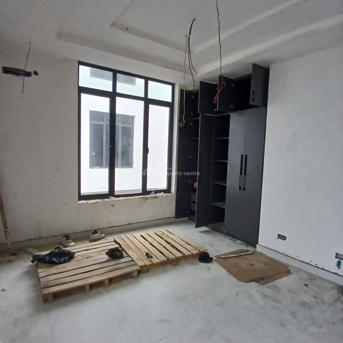 Very Spaciously Built  3 Bedroom Luxury Apartment, Lekki Phase 1, Lekki, Lagos, Flat / Apartment for Sale