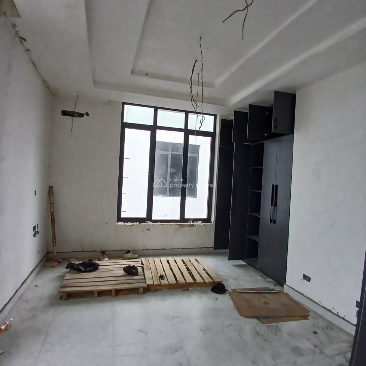 Very Spaciously Built  3 Bedroom Luxury Apartment, Lekki Phase 1, Lekki, Lagos, Flat / Apartment for Sale