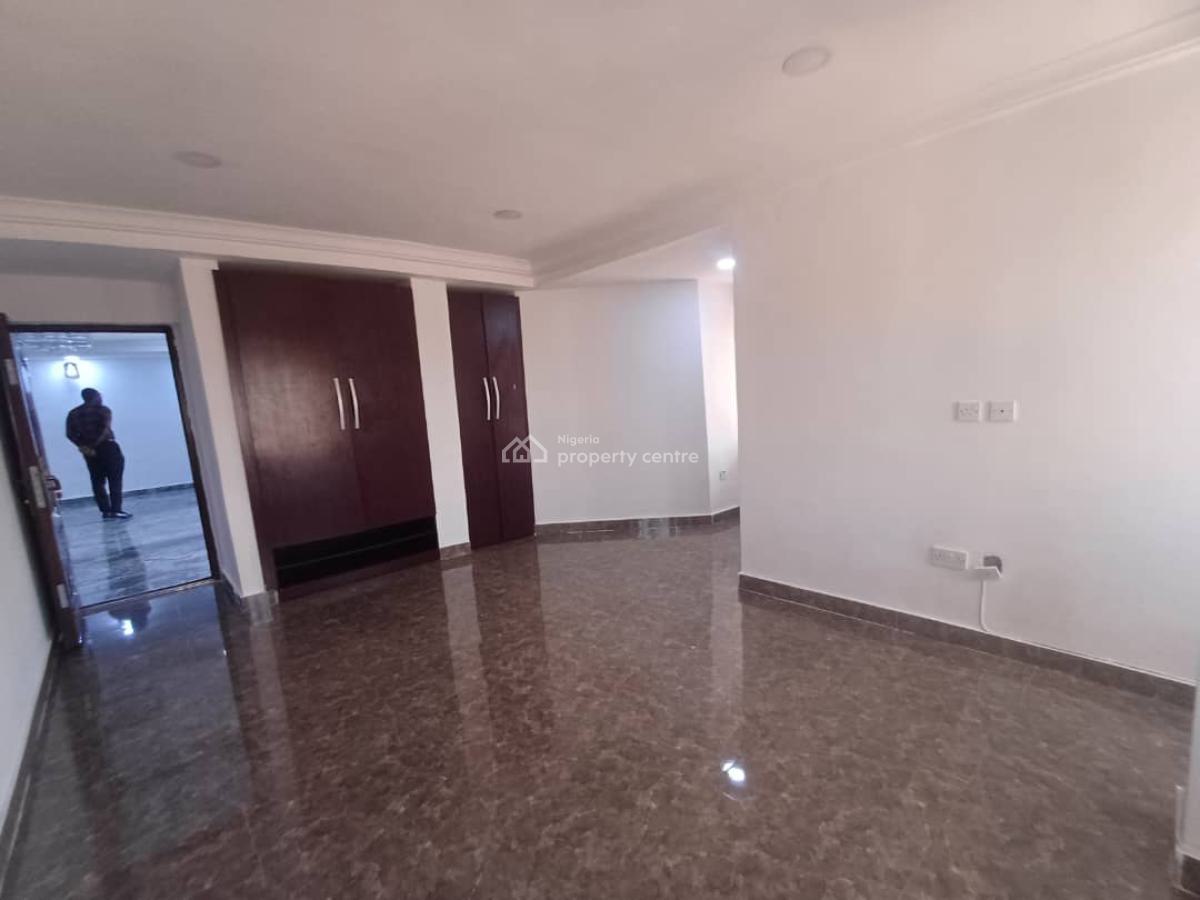 Am Well.maintained Standard Ensuit 3 Bedroom Spacious Apt  Upstairs, in a Secured Area Phase1 Proper, Lekki Phase 1, Lekki, Lagos, Flat / Apartment for Rent