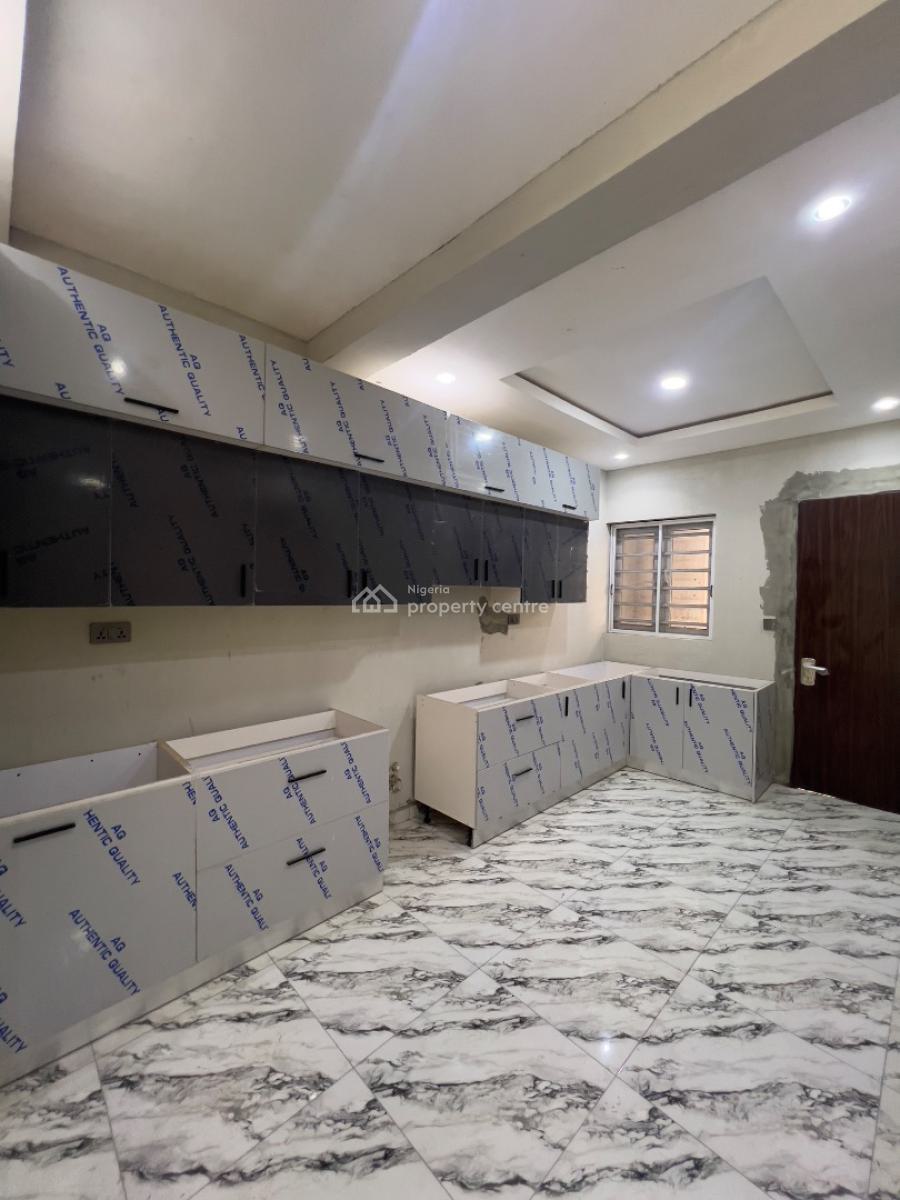 Lovely 3 Bedroom Apartment with Bq, Lekki Phase 1, Lekki, Lagos, Flat / Apartment for Rent