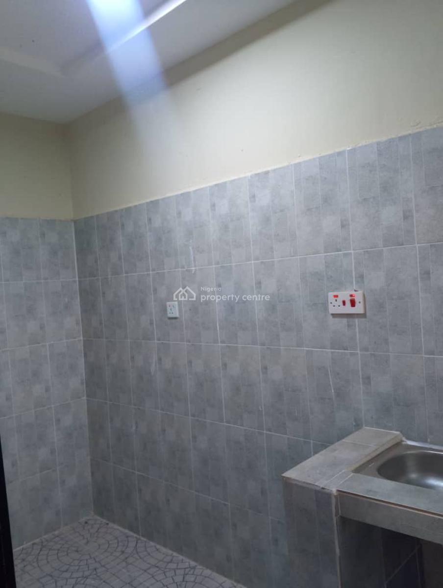 a Luxury Room and Parlor, Lucky Fiber Road, Ikorodu, Lagos, Flat / Apartment for Rent