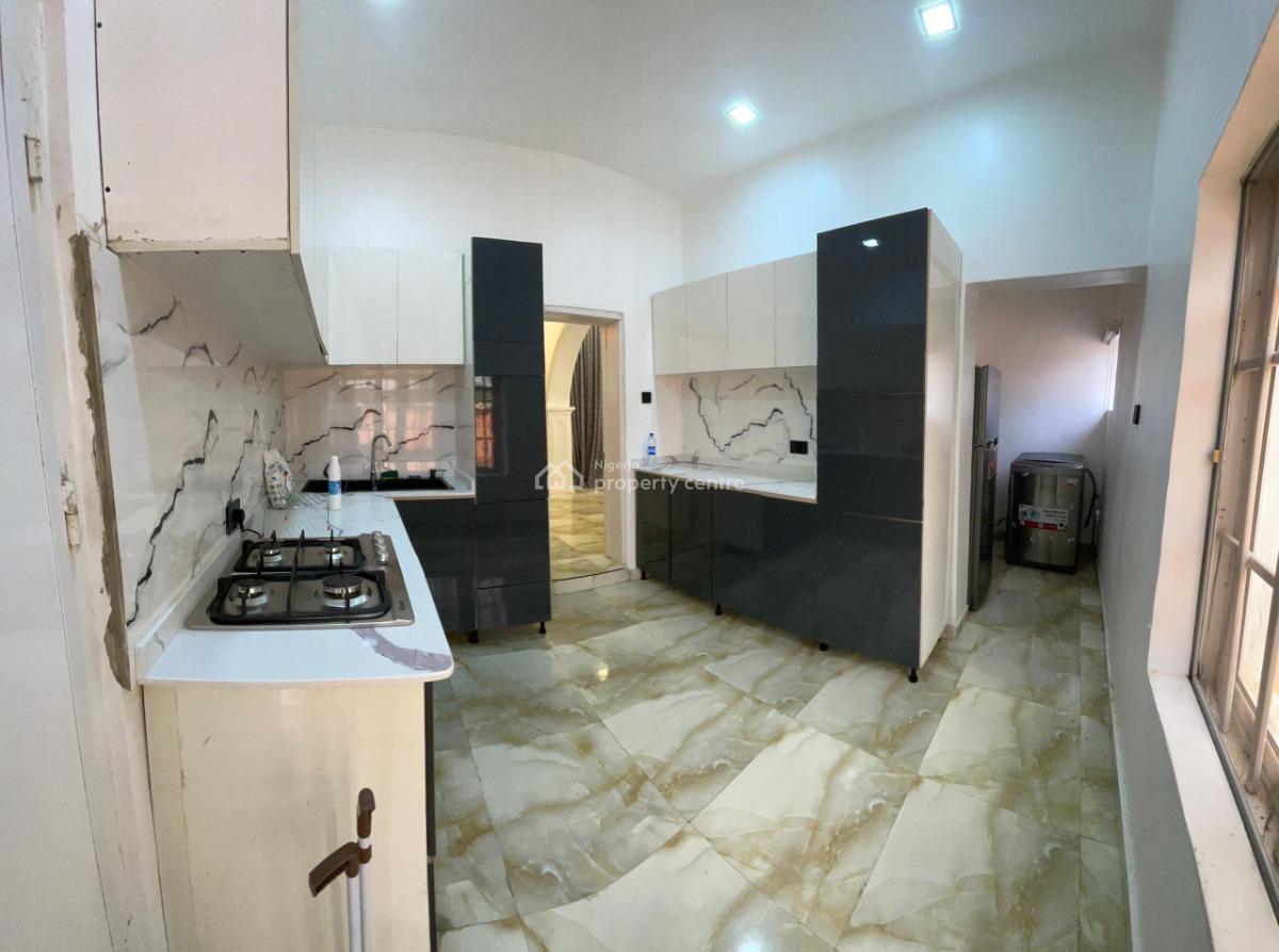 Semi-furnished 2-bedroom Apartment in a Premium Estate, Kolapo Ishola Gra, Akobo, Ibadan, Oyo, Detached Bungalow for Rent
