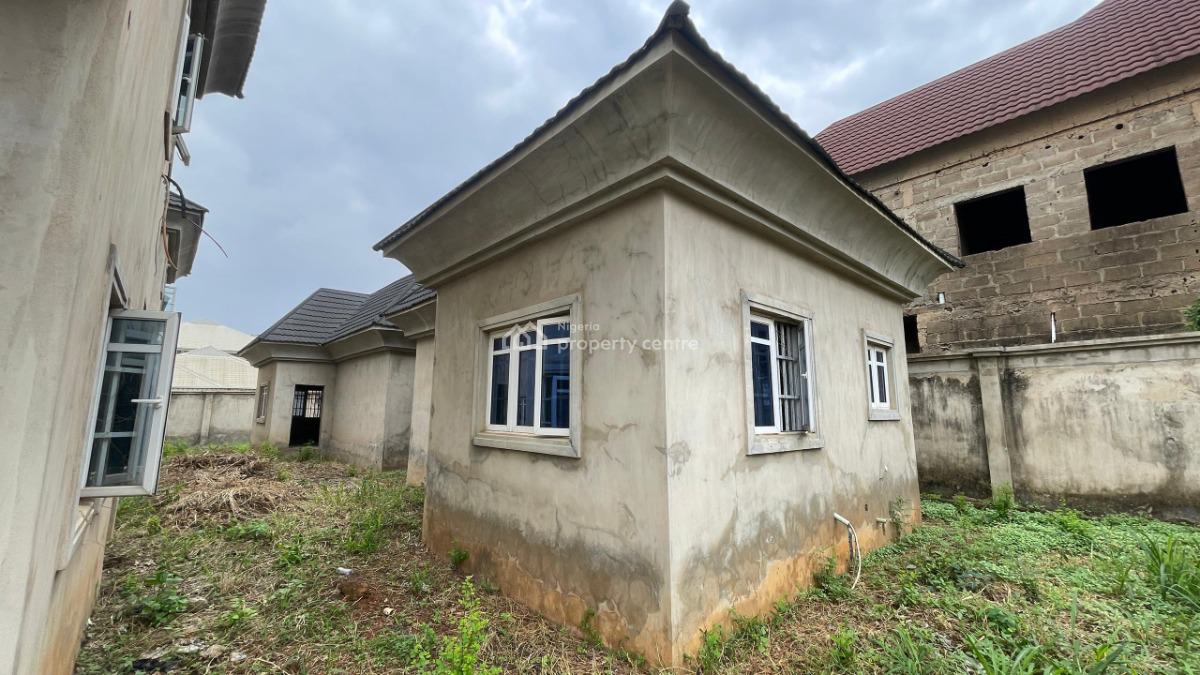 Spacious 5-bedroom Twin Duplex with Bq in a Prime Estate, Kolapo Ishola Gra, Akobo, Ibadan, Oyo, Semi-detached Duplex for Sale