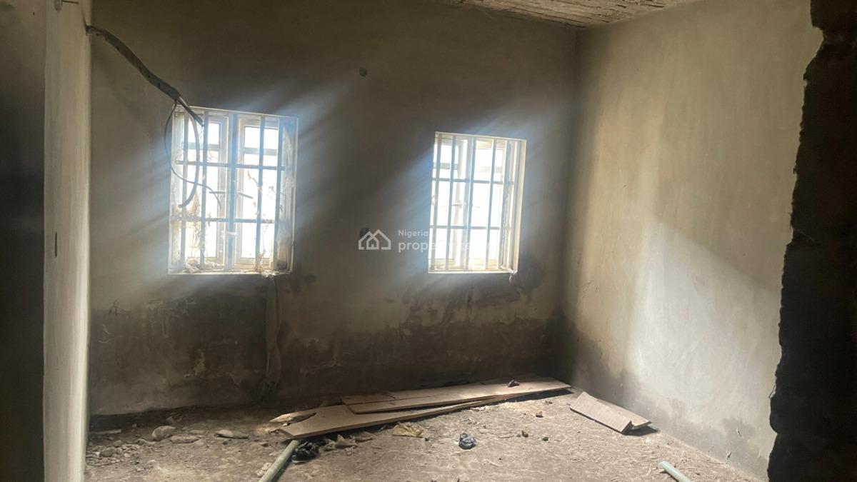 Spacious 5-bedroom Twin Duplex with Bq in a Prime Estate, Kolapo Ishola Gra, Akobo, Ibadan, Oyo, Semi-detached Duplex for Sale