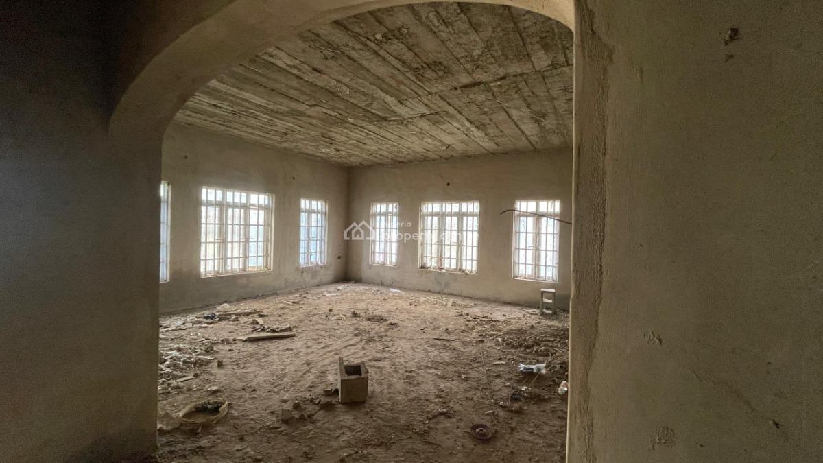 Spacious 5-bedroom Twin Duplex with Bq in a Prime Estate, Kolapo Ishola Gra, Akobo, Ibadan, Oyo, Semi-detached Duplex for Sale