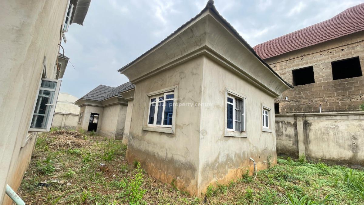 Spacious 5-bedroom Twin Duplex with Bq in a Prime Estate, Kolapo Ishola Gra, Akobo, Ibadan, Oyo, Semi-detached Duplex for Sale