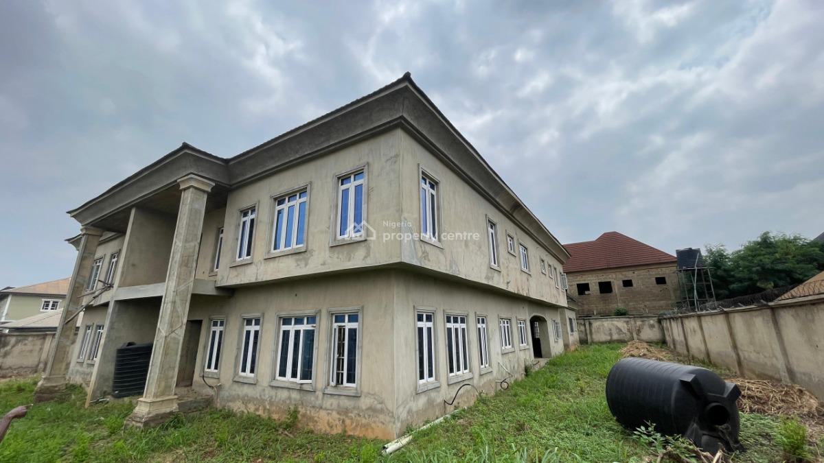 Spacious 5-bedroom Twin Duplex with Bq in a Prime Estate, Kolapo Ishola Gra, Akobo, Ibadan, Oyo, Semi-detached Duplex for Sale