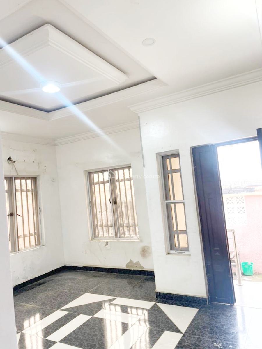 Luxury Renovated 3 Bedroom Flat with Bq, Omole Phase 2, Ikeja, Lagos, Flat / Apartment for Rent