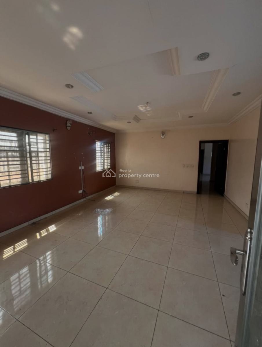 Serviced 4 Bedroom En-suite Penthfloor Flat with Fitted Kitchen/pantry, Lekki Phase 1, Lekki, Lagos, Flat / Apartment for Rent