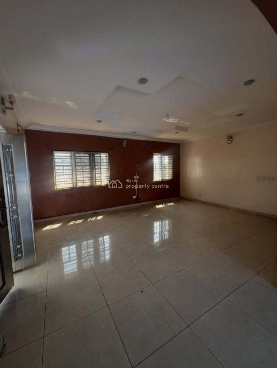 Serviced 4 Bedroom En-suite Penthfloor Flat with Fitted Kitchen/pantry, Lekki Phase 1, Lekki, Lagos, Flat / Apartment for Rent