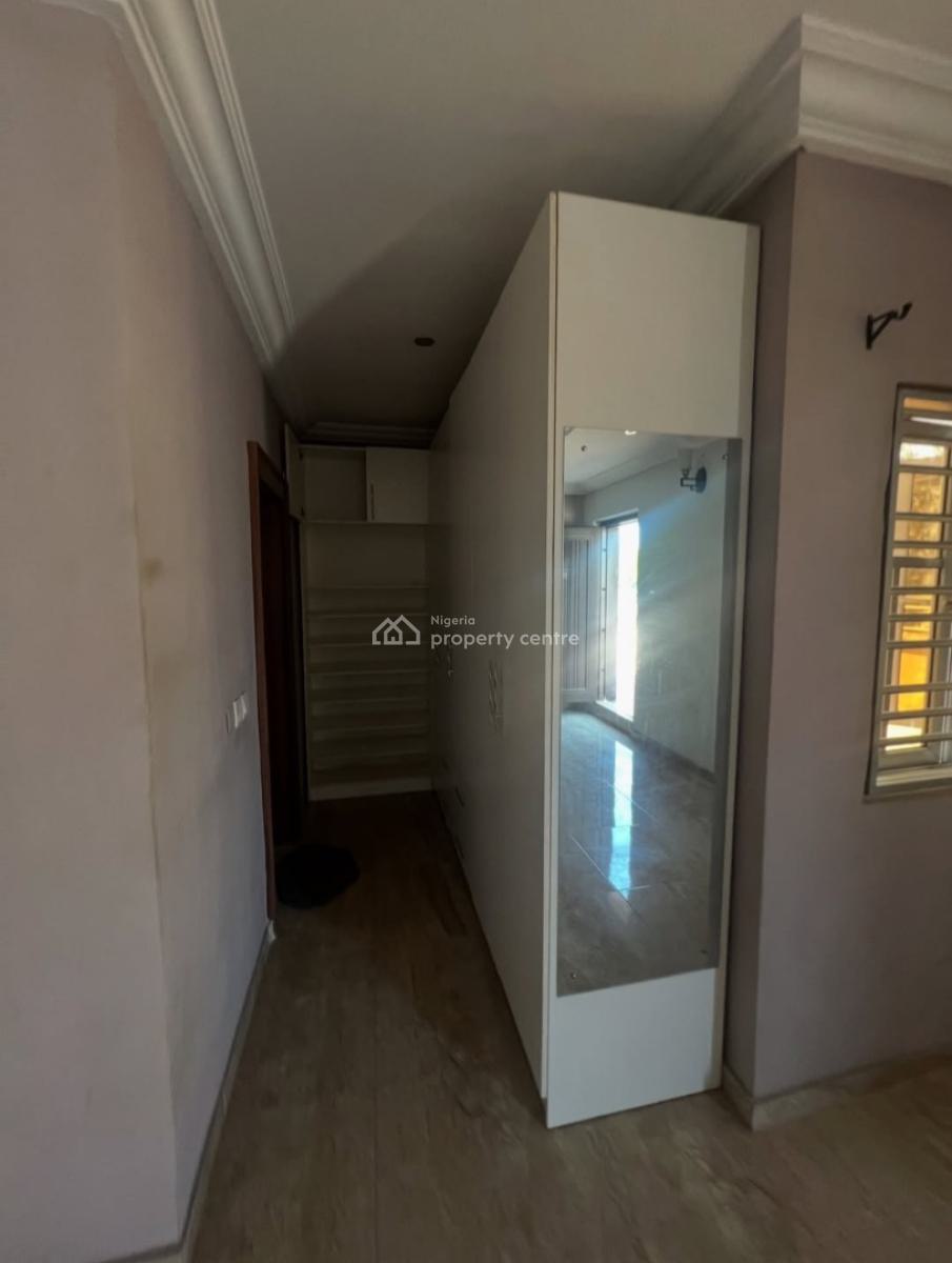 Serviced 4 Bedroom En-suite Penthfloor Flat with Fitted Kitchen/pantry, Lekki Phase 1, Lekki, Lagos, Flat / Apartment for Rent