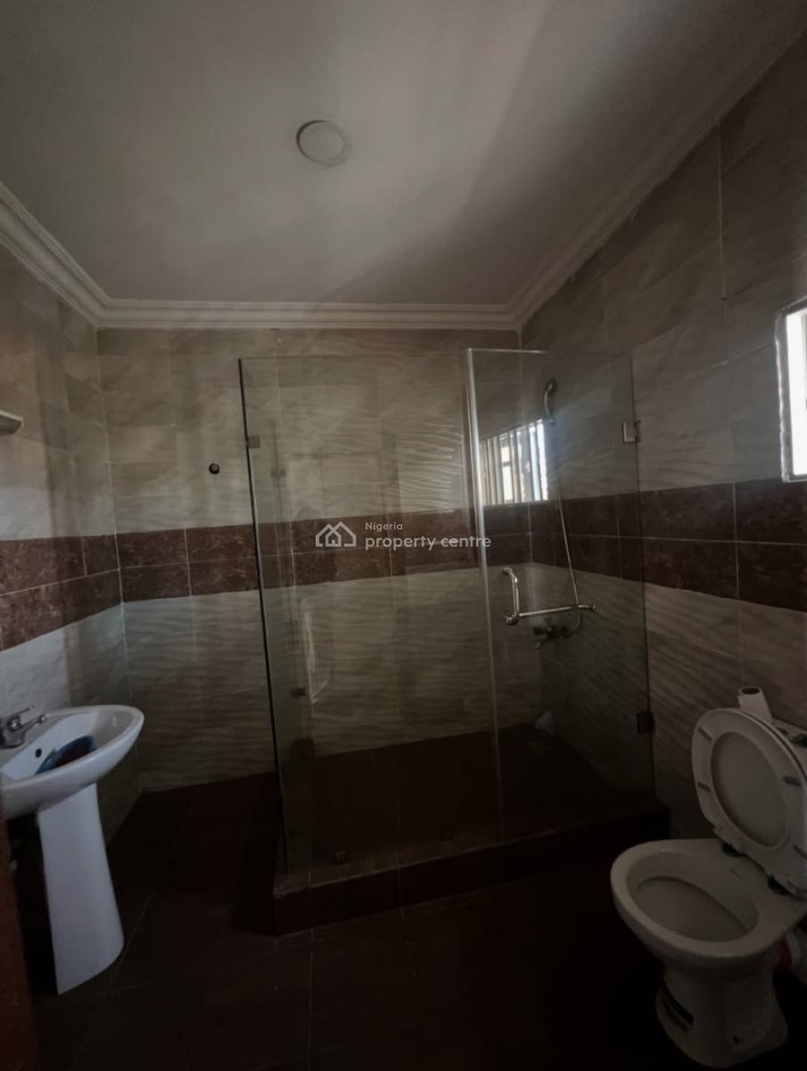 Serviced 4 Bedroom En-suite Penthfloor Flat with Fitted Kitchen/pantry, Lekki Phase 1, Lekki, Lagos, Flat / Apartment for Rent
