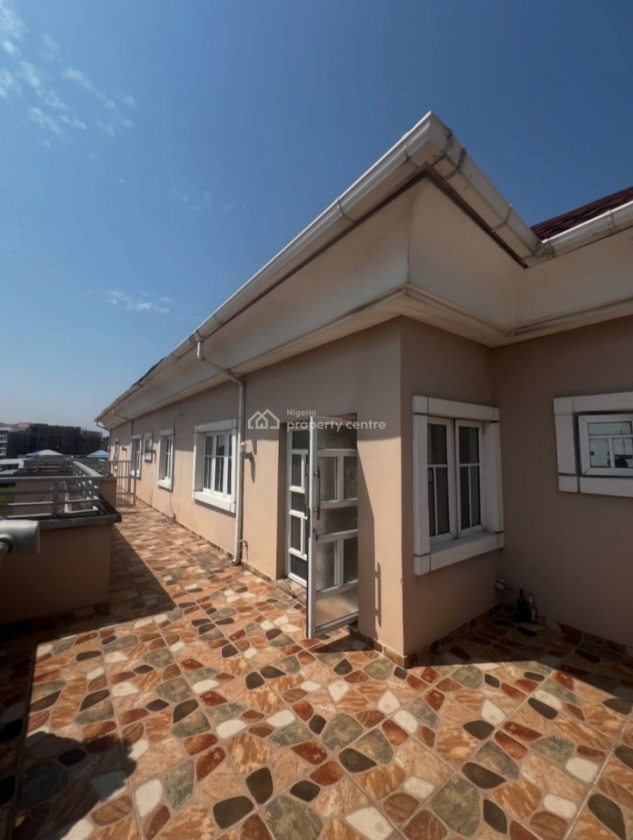 Serviced 4 Bedroom En-suite Penthfloor Flat with Fitted Kitchen/pantry, Lekki Phase 1, Lekki, Lagos, Flat / Apartment for Rent