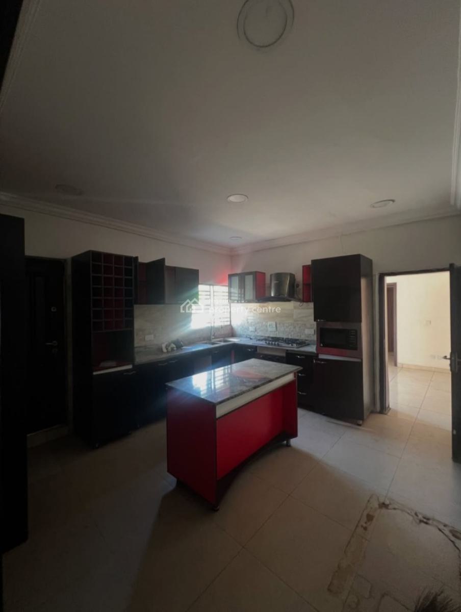 Serviced 4 Bedroom En-suite Penthfloor Flat with Fitted Kitchen/pantry, Lekki Phase 1, Lekki, Lagos, Flat / Apartment for Rent