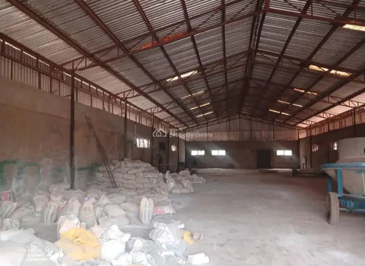 a Factory and Warehouse, Int. Airport Junction, Alakia, Ibadan, Oyo, Warehouse for Rent