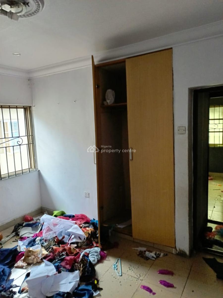 Nice & Spacious 3 Bedroom Apartment (upstairs), Ikeja, Lagos, Flat / Apartment for Rent