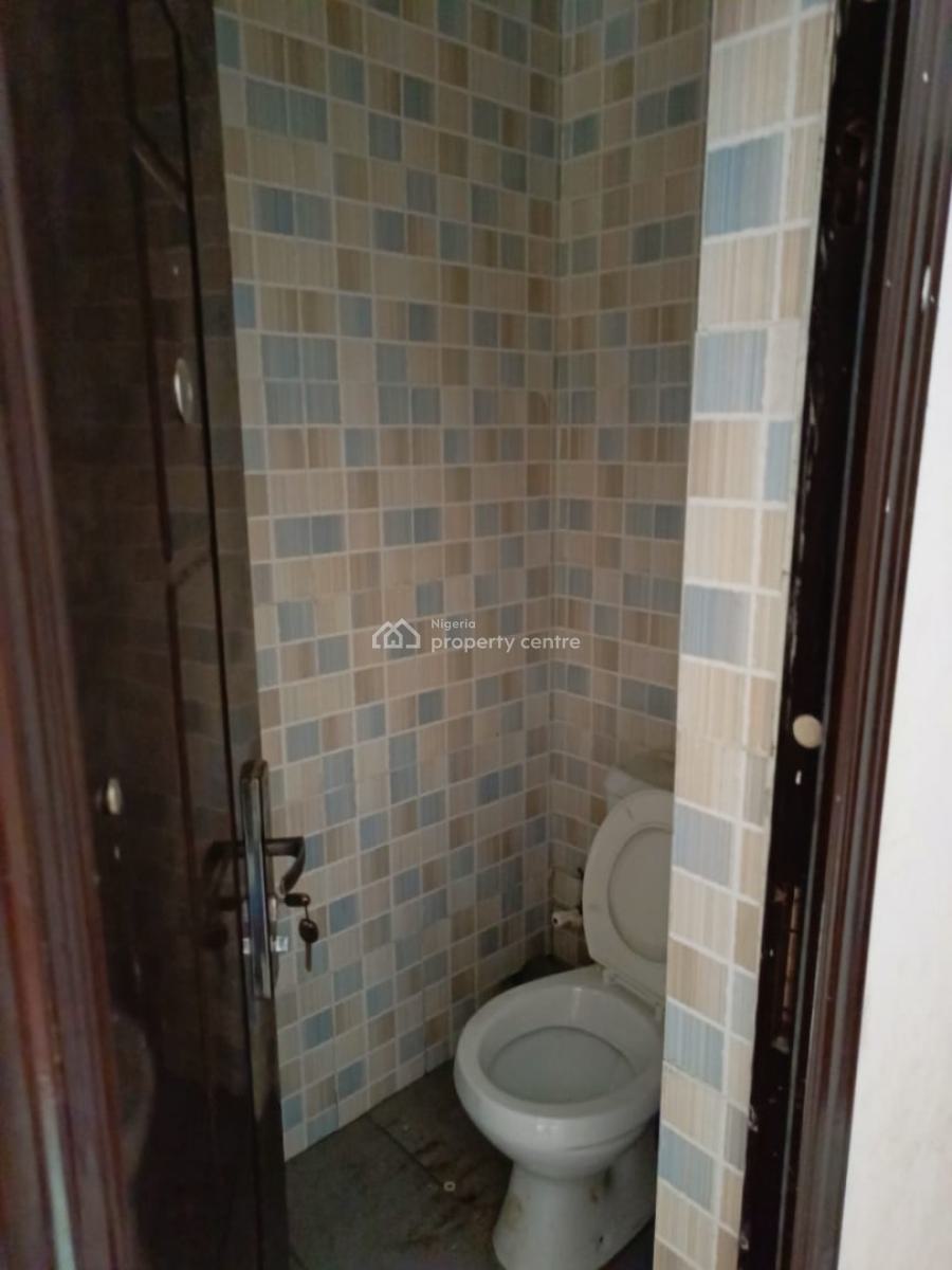 Nice & Spacious 3 Bedroom Apartment (upstairs), Ikeja, Lagos, Flat / Apartment for Rent