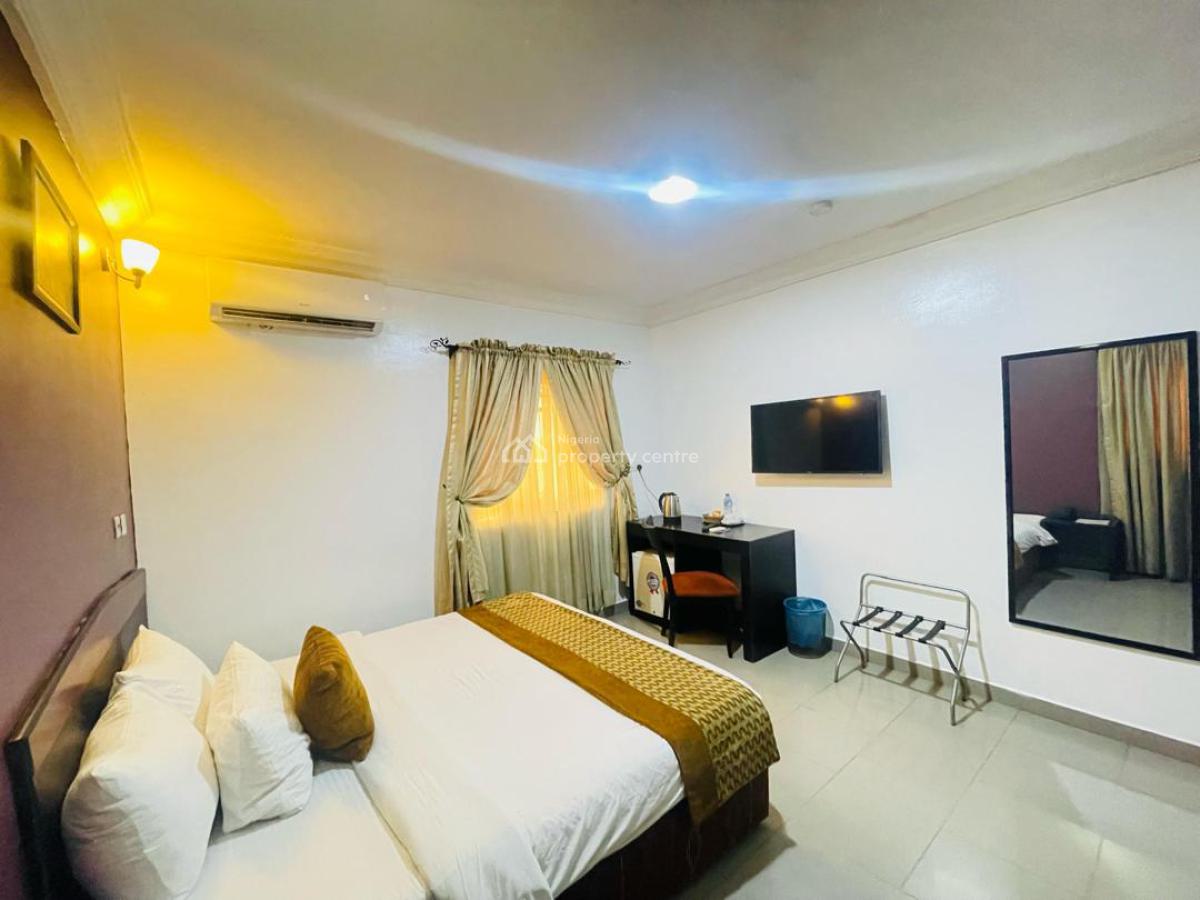 a Standard  Functioning Luxurious 32 Rooms Hotel, Ikeja Gra, Ikeja, Lagos, Hotel / Guest House for Sale