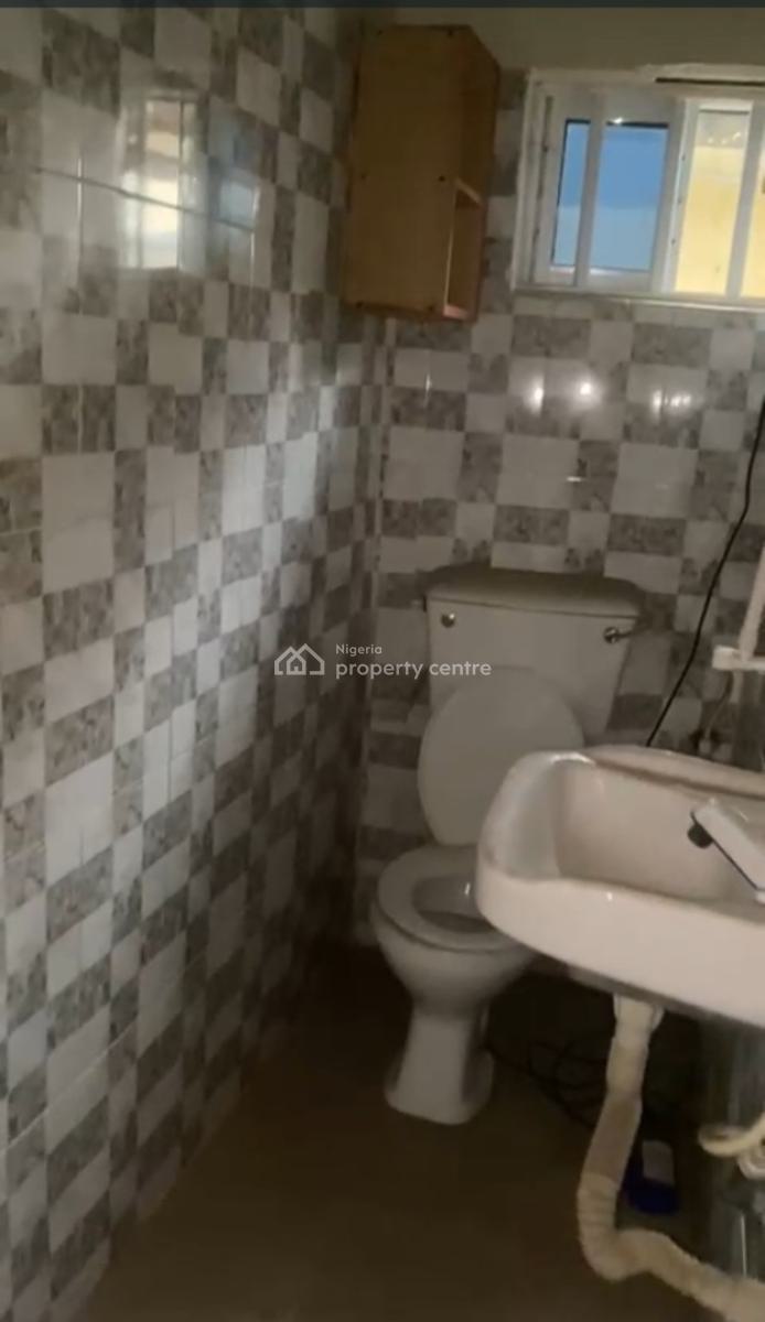 2 Bedroom Flat in a Good Place, Off Ogunlana Drive, Surulere, Lagos, Flat / Apartment for Rent