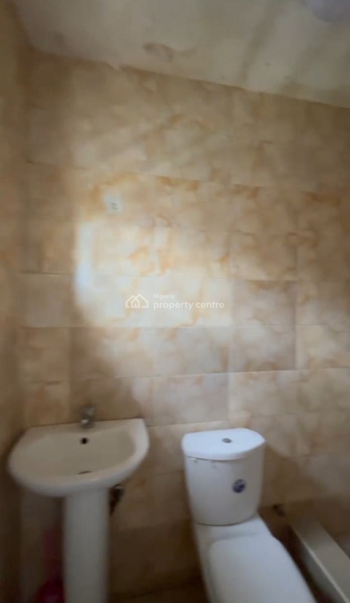 Specious 2 Bedroom Apartment, Brains and Hammers City, Life Camp, Abuja, Flat / Apartment for Sale