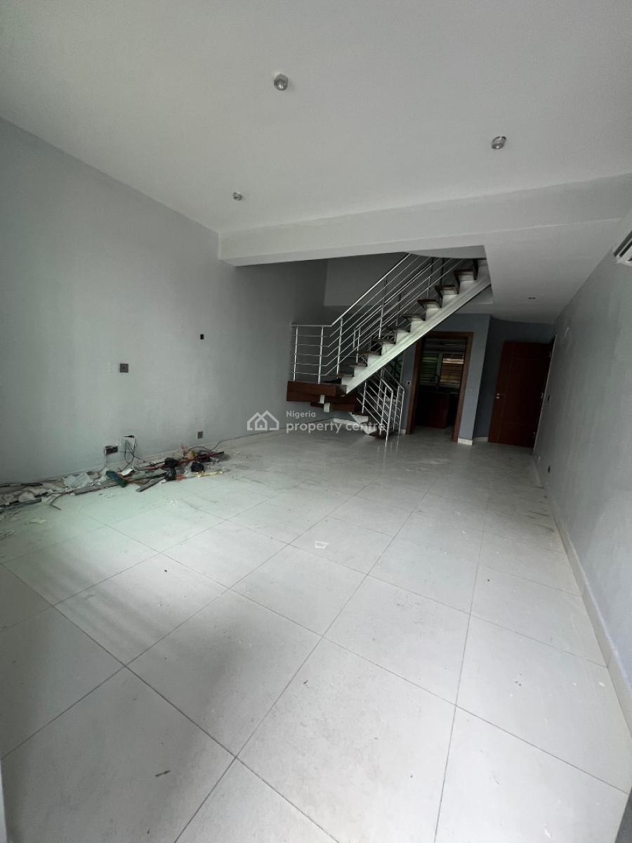 Two Bedroom Mansionette, Lekki Phase 1 Right Hand Side, Lekki, Lagos, Flat / Apartment for Rent