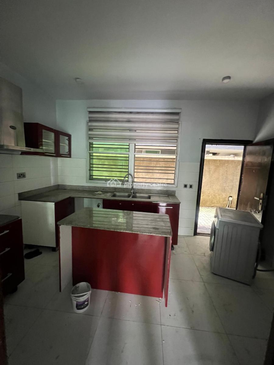 Two Bedroom Mansionette, Lekki Phase 1 Right Hand Side, Lekki, Lagos, Flat / Apartment for Rent