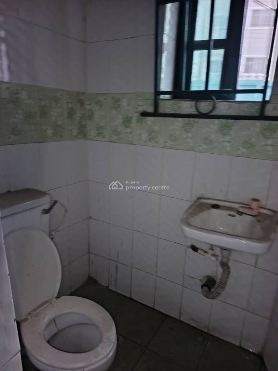 Beautiful Self Compound 3 Bedroom Apartment with Bq, Omole Phase 2, Ikeja, Lagos, Flat / Apartment for Rent