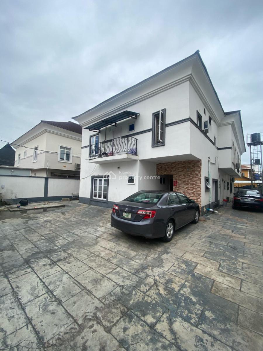 Spacious 2 Bedroom Apartment Serviced, Lekki Lagos, Lekki Phase 1, Lekki, Lagos, Flat / Apartment for Rent