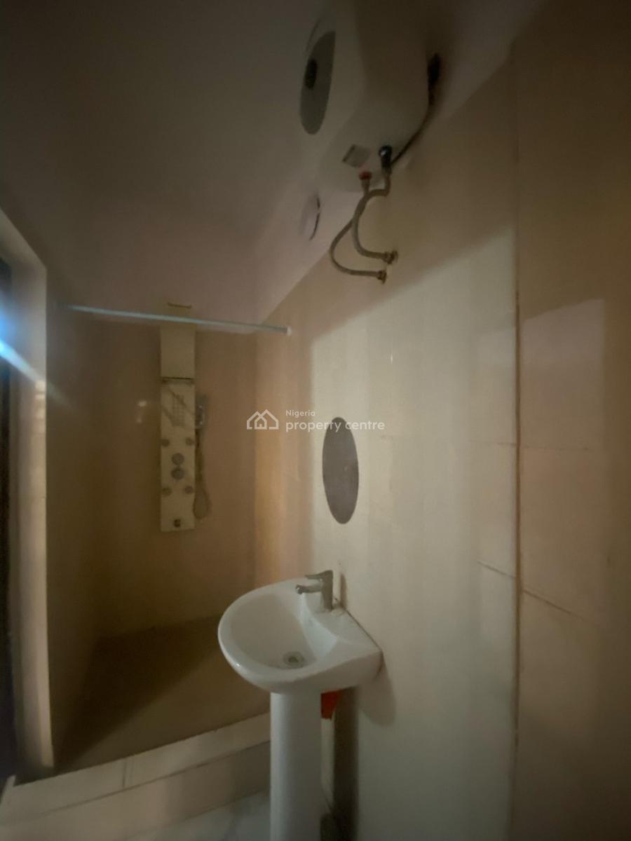 Spacious 2 Bedroom Apartment Serviced, Lekki Lagos, Lekki Phase 1, Lekki, Lagos, Flat / Apartment for Rent