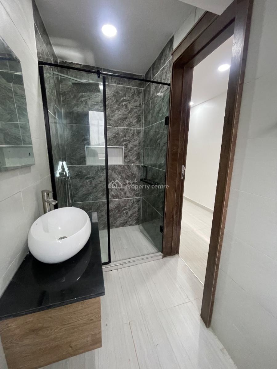 Nicely Finish 2 Bedroom, Main Ikate, Lekki Phase 1, Lekki, Lagos, Flat / Apartment for Sale