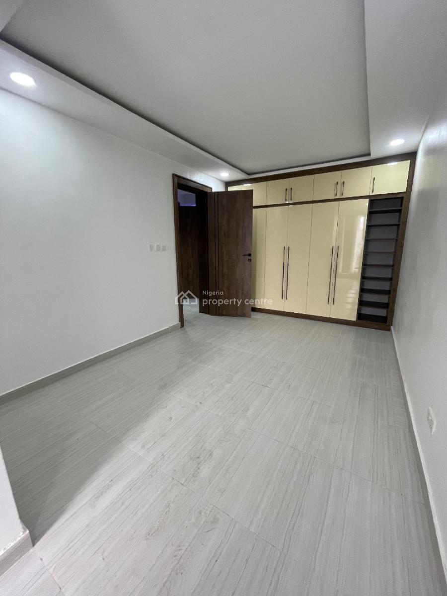 Nicely Finish 2 Bedroom, Main Ikate, Lekki Phase 1, Lekki, Lagos, Flat / Apartment for Sale