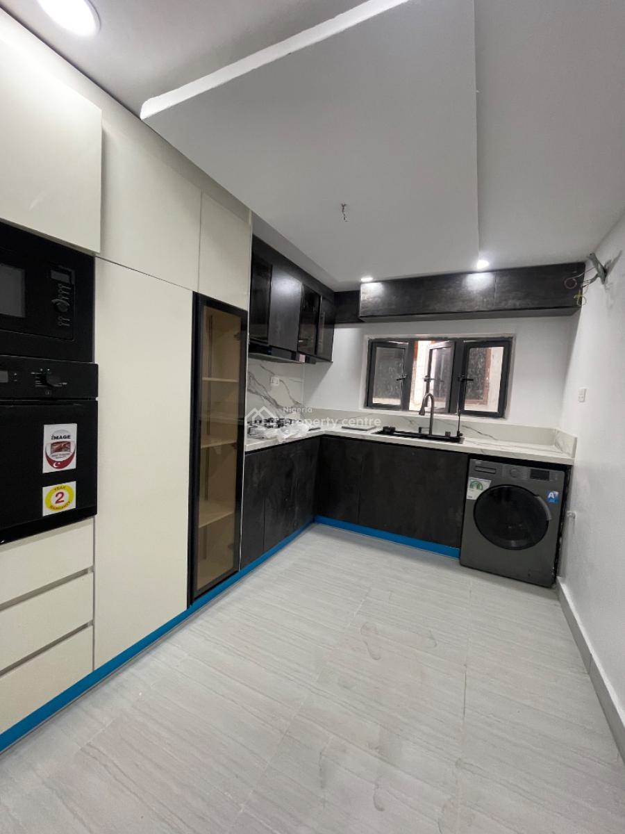 Nicely Finish 2 Bedroom, Main Ikate, Lekki Phase 1, Lekki, Lagos, Flat / Apartment for Sale