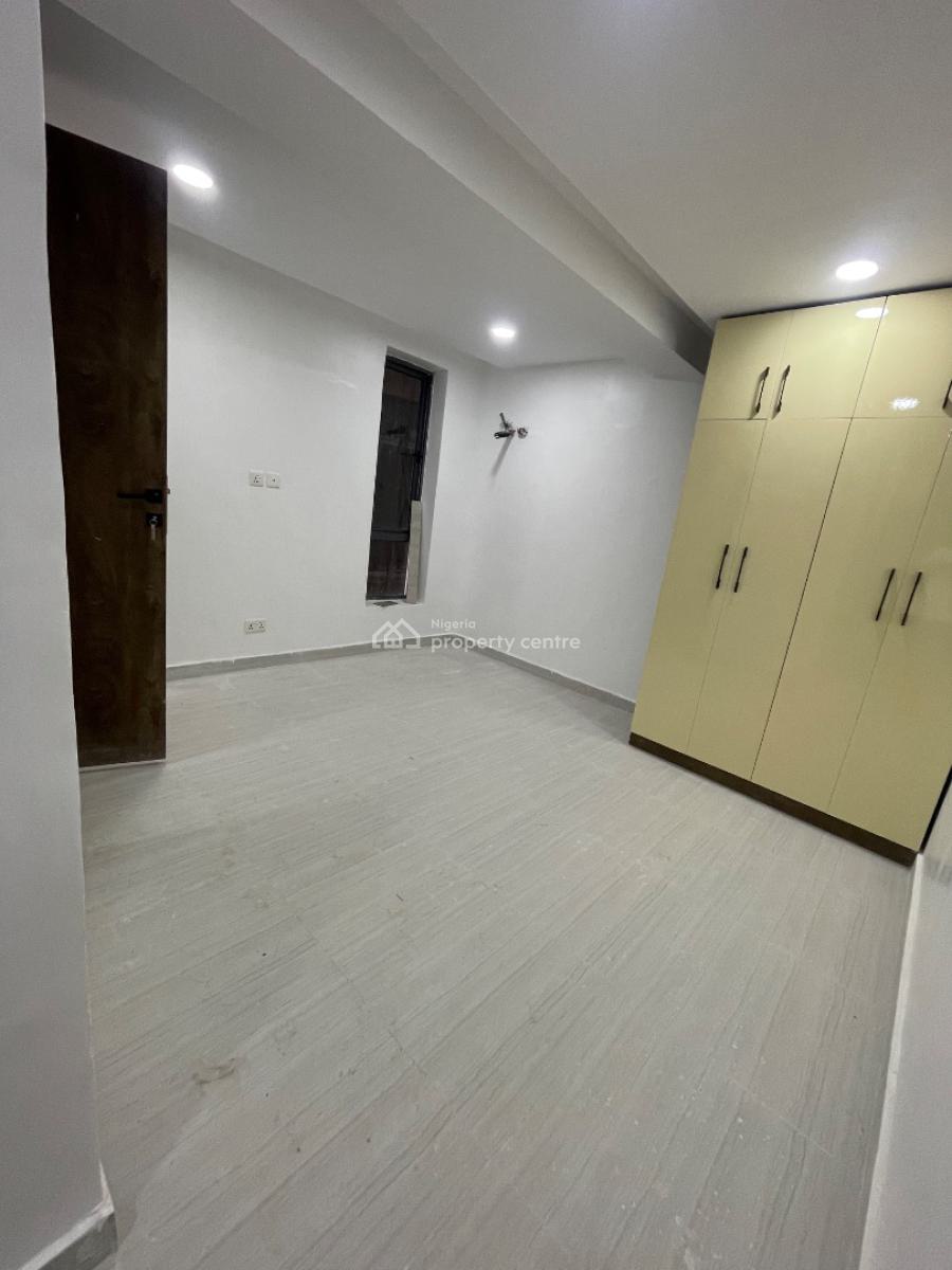 Nicely Finish 2 Bedroom, Main Ikate, Lekki Phase 1, Lekki, Lagos, Flat / Apartment for Sale