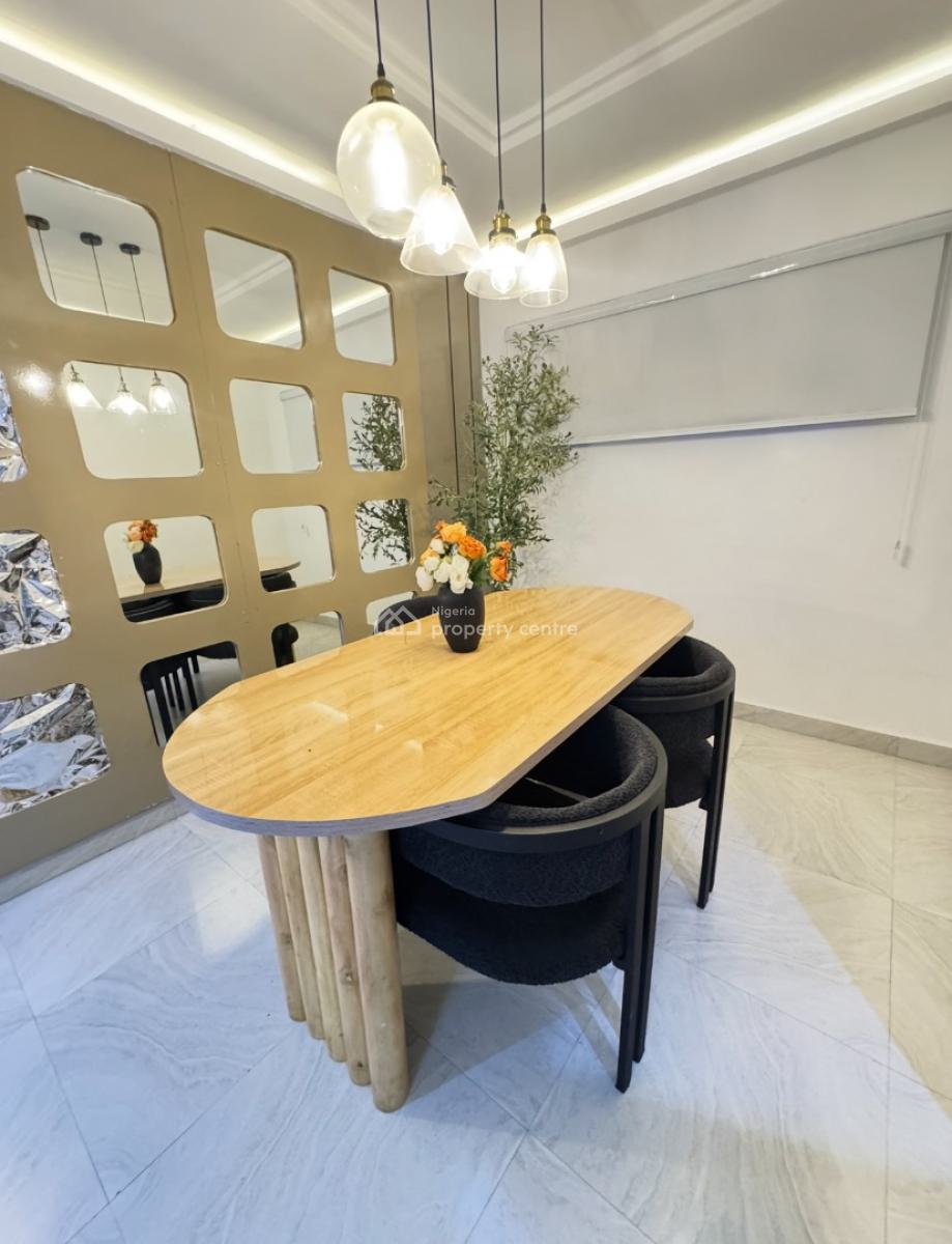Exquisite 2 Bedrooms Apartment, Freedom Way Road, Lekki Phase 1, Lekki, Lagos, Flat / Apartment Short Let