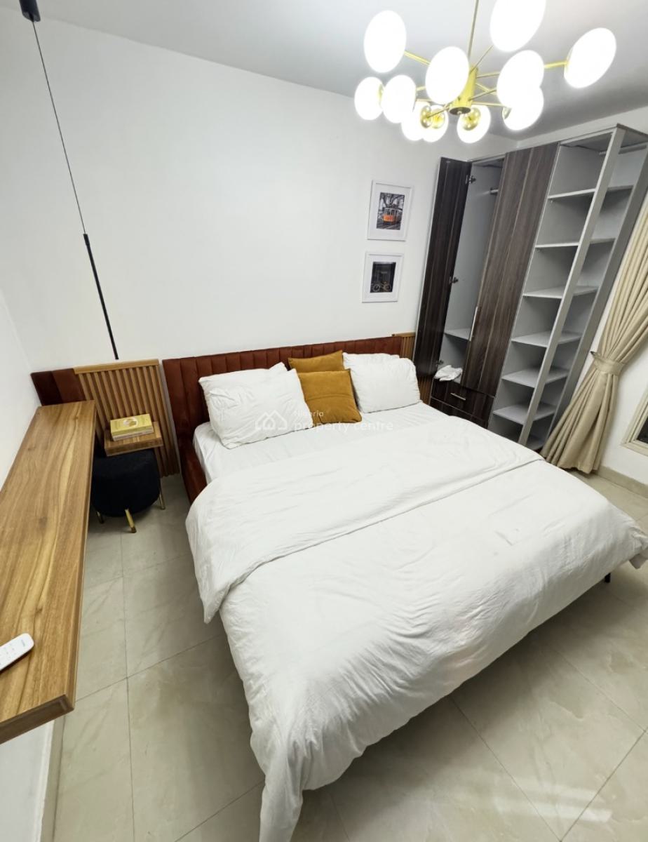 Exquisite 2 Bedrooms Apartment, Freedom Way Road, Lekki Phase 1, Lekki, Lagos, Flat / Apartment Short Let