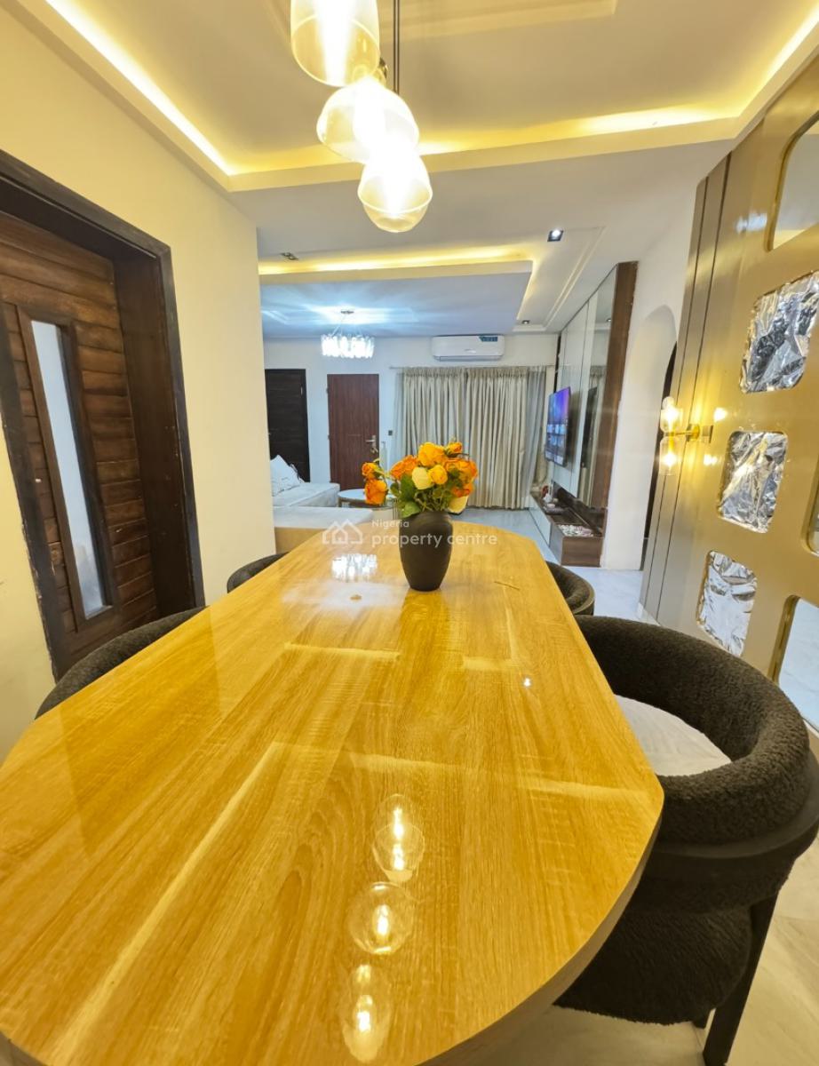 Exquisite 2 Bedrooms Apartment, Freedom Way Road, Lekki Phase 1, Lekki, Lagos, Flat / Apartment Short Let