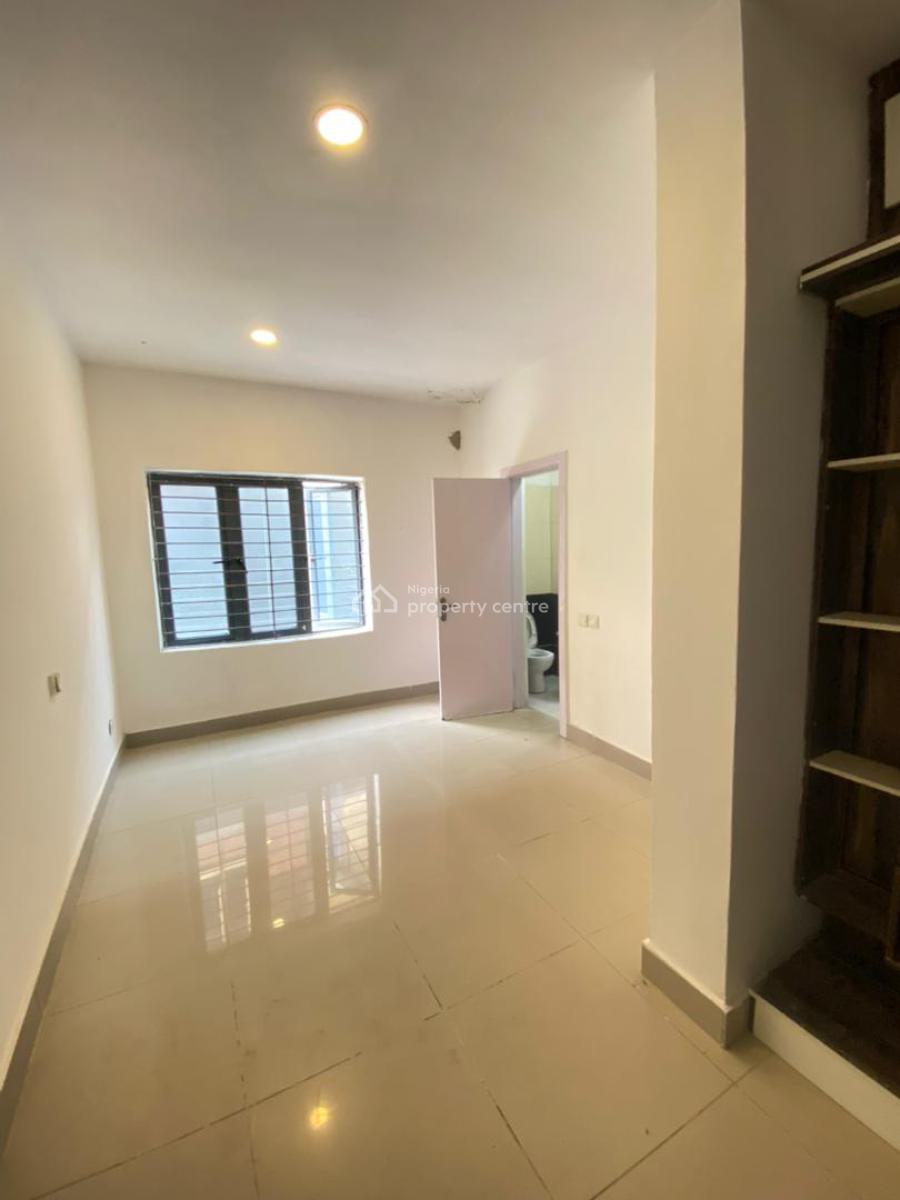 2 Bedrooms Upstairs and Downstairs, Right Hand Side, Lekki Phase 1, Lekki, Lagos, House for Rent