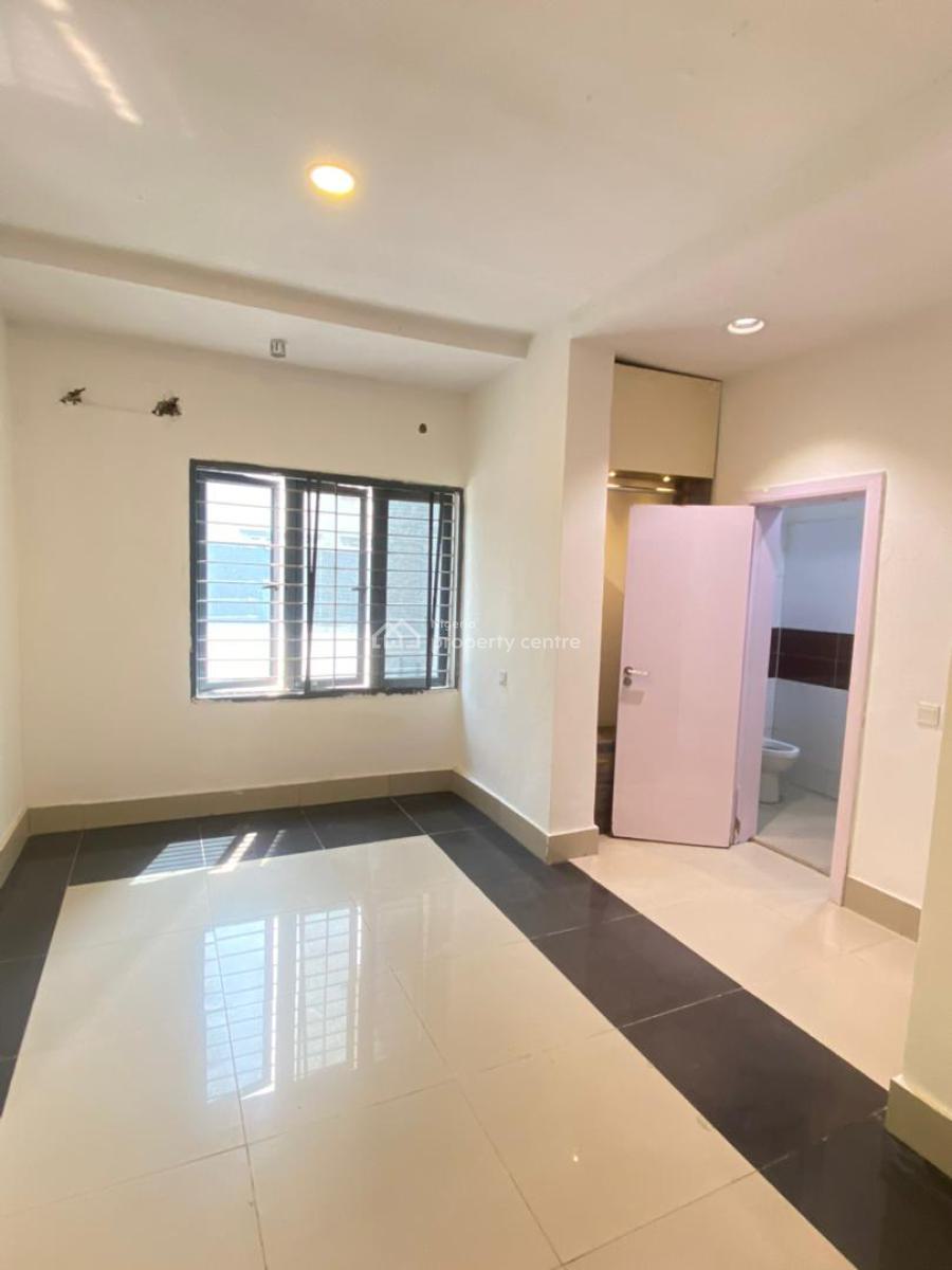 2 Bedrooms Upstairs and Downstairs, Right Hand Side, Lekki Phase 1, Lekki, Lagos, House for Rent